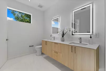 668 Newton Avenue S, Saint Petersburg, FL 33701 - Photo 21