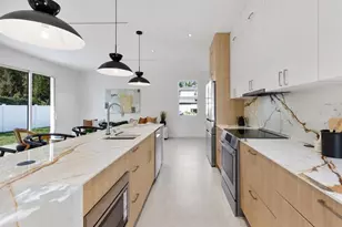 668 Newton Ave S, Saint Petersburg, FL 33701 - Photo 7