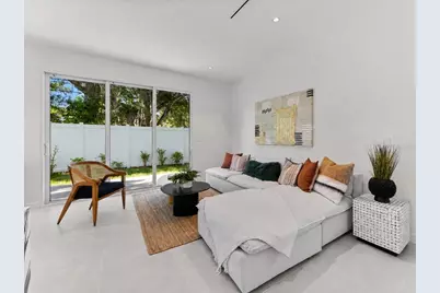668 Newton Avenue S, Saint Petersburg, FL 33701 - Photo 3