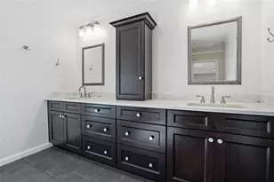 15908 Hampton Village Dr, Tampa, FL 33618 - Photo 11