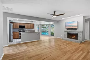 15908 Hampton Village Dr, Tampa, FL 33618 - Photo 17