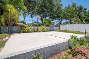 2608 Berryvine Pl, Valrico, FL 33596 - Photo 35
