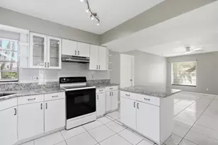 11314 Laurel Crest Ln, Tampa, FL 33624 - Photo 3