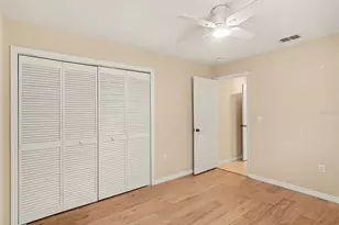 5325 Gardens Dr, Sarasota, FL 34243 - Photo 11