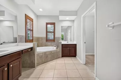 7906 Camden Woods Drive, Tampa, FL 33619 - Photo 57