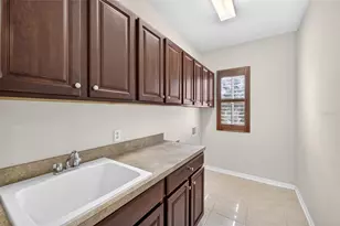 7906 Camden Woods Dr, Tampa, FL 33619 - Photo 65
