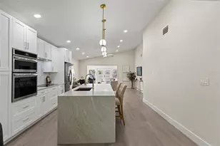 4610 W Ballast Point Blvd, Tampa, FL 33611 - Photo 11