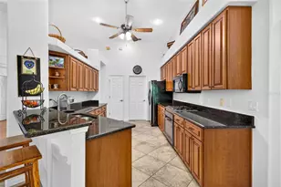 10737 Ayrshire Dr, Tampa, FL 33626 - Photo 9