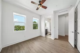 312 15th St N, Saint Petersburg, FL 33705 - Photo 15