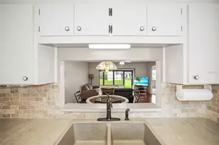 2556 Royal Pines Cir, Clearwater, FL 33763 - Photo 13