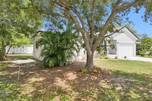 7211 Orpine Dr N, Saint Petersburg, FL 33702 - Photo 3