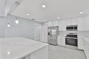 8433 Somerset Dr, Largo, FL 33773 - Photo 7