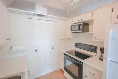1235 S Highland Avenue #4-306, Clearwater, FL 33756 - Photo 5