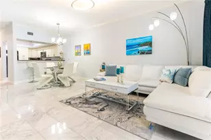 320 Island Way, Clearwater Beach, FL 33767 - Photo 9