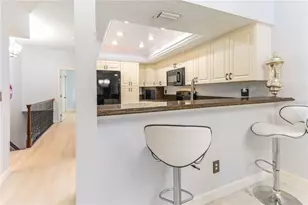 320 Island Way, Clearwater Beach, FL 33767 - Photo 11