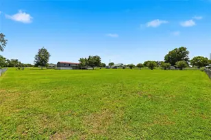 7930 Froggy Ln, Zephyrhills, FL 33540 - Photo 27