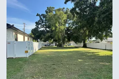 2710 W Lake Avenue, Tampa, FL 33607 - Photo 1