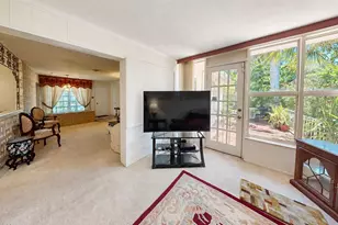 6035 7th St S, Saint Petersburg, FL 33705 - Photo 7