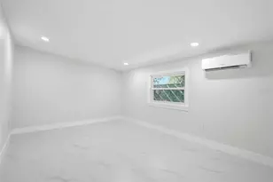 8118 Tanglewood Ln, Tampa, FL 33615 - Photo 19