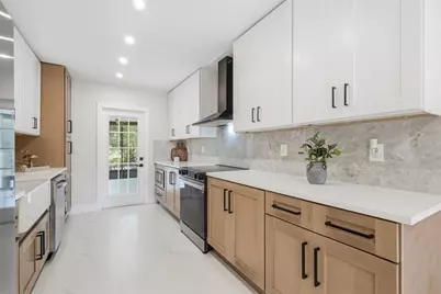 8118 Tanglewood Lane, Tampa, FL 33615 - Photo 5