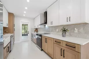 8118 Tanglewood Ln, Tampa, FL 33615 - Photo 5