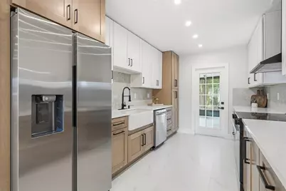 8118 Tanglewood Lane, Tampa, FL 33615 - Photo 7