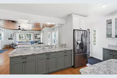 517 Avery Avenue, Crystal Beach, FL 34681 - Photo 7