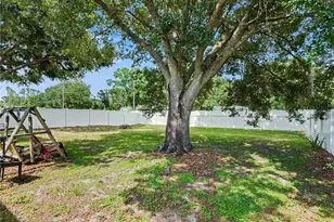 7308 Hunters Greene Cir, Lakeland, FL 33810 - Photo 3