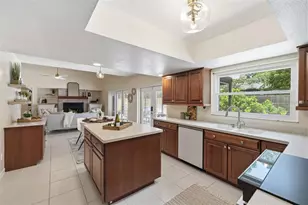 11007 Theresa Arbor Dr, Tampa, FL 33617 - Photo 15