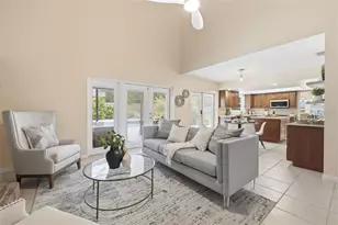 11007 Theresa Arbor Dr, Tampa, FL 33617 - Photo 19