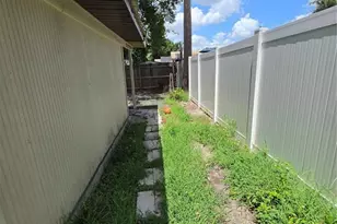 3308 E Mohawk Ave, Tampa, FL 33610 - Photo 3