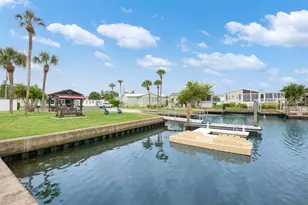 7028 Mt Jupiter Dr NE, Saint Petersburg, FL 33702 - Photo 21