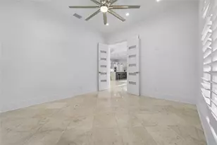 4802 W Beachway Dr, Tampa, FL 33609 - Photo 9