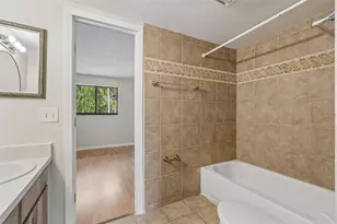 3911 Oak Limb Ct, Tampa, FL 33614 - Photo 15