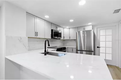 8711 Cobbler Place, Tampa, FL 33615 - Photo 11