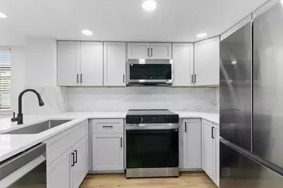 8711 Cobbler Place, Tampa, FL 33615 - Photo 13