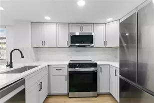 8711 Cobbler Pl, Tampa, FL 33615 - Photo 13