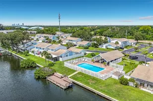 6537 Cape Hatteras Way NE, Saint Petersburg, FL 33702 - Photo 5