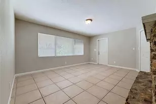 7123 Woodfield Dr, Tampa, FL 33617 - Photo 17