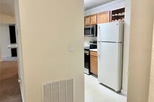 18469 Bridle Club Dr, Tampa, FL 33647 - Photo 9