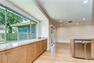 14012 Cascade Ln, Tampa, FL 33618 - Photo 13