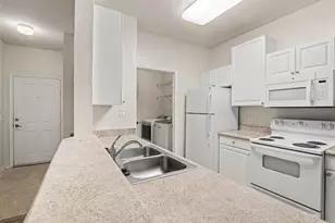 8003 Hemingway Cir, Haines City, FL 33844 - Photo 7