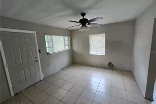 1511 27th St S, Saint Petersburg, FL 33712 - Photo 3