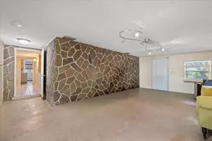 12510 Noreast Lake Dr, Tampa, FL 33612 - Photo 23