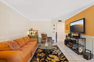 12510 Noreast Lake Dr, Tampa, FL 33612 - Photo 11