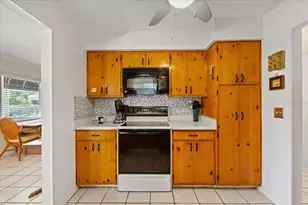 12510 Noreast Lake Dr, Tampa, FL 33612 - Photo 21