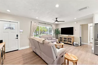716 75th Avenue N, Saint Petersburg, FL 33702 - Photo 9