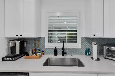 4986 Woodland Drive, Saint Petersburg, FL 33708 - Photo 11