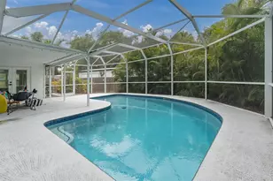 4986 Woodland Dr, Saint Petersburg, FL 33708 - Photo 3