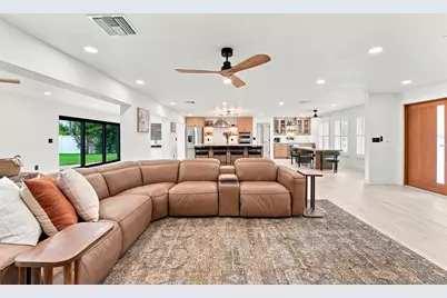 6241 Tanglewood Drive NE, Saint Petersburg, FL 33702 - Photo 5